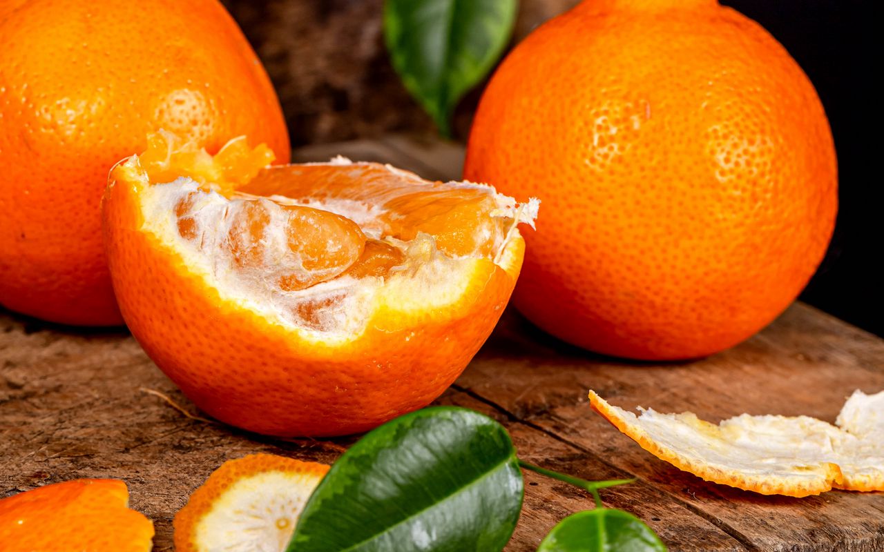 Vai zināt, kā izvēlēties saldus mandarīnus, tos negaršojot?