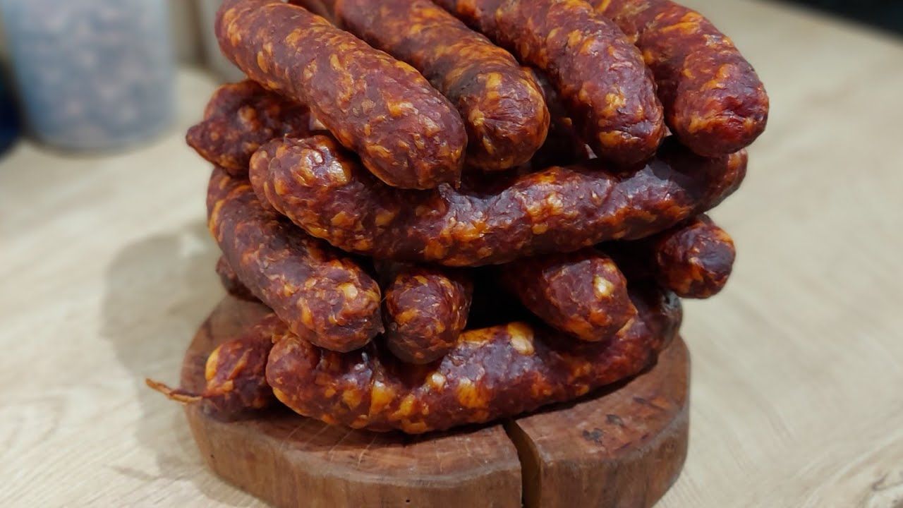 Ne Estremadura, ne Kastīlija: pasaulē labāko čorizo desu ražo miesnieks Logroño centrālajā tirgū, un tā ir roku darbs.