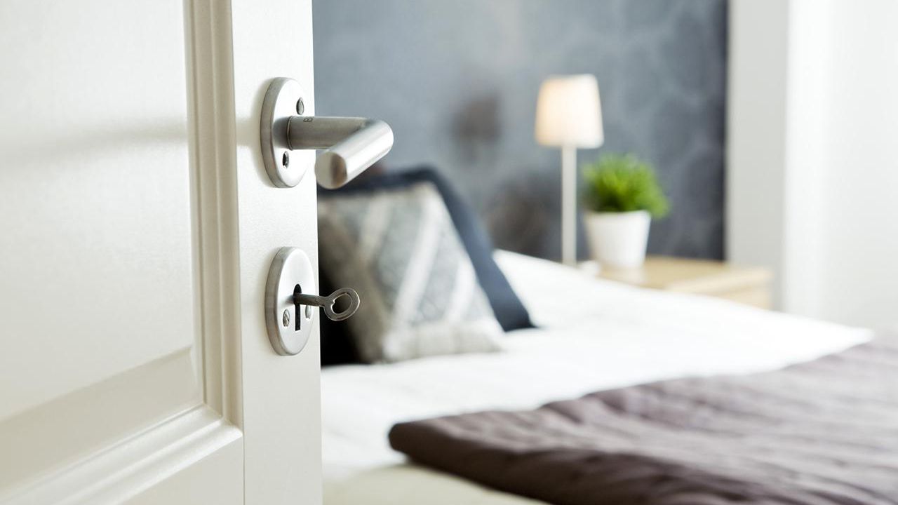 Psihologi apgalvo, ka, ja jūs atverat savas guļamistabas durvis miega laikā, jums, visticamāk, piemīt sešas visizplatītākās pazīmes.