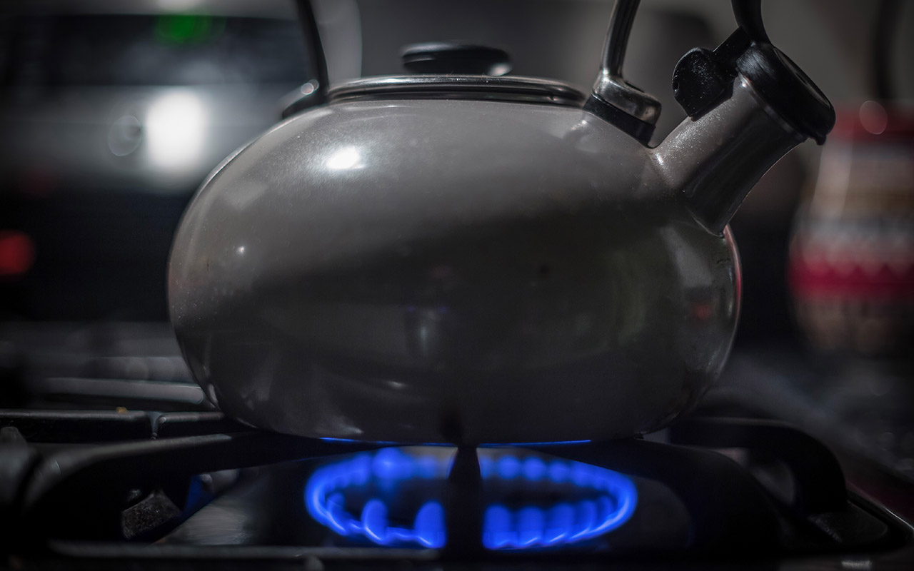 Eksperti atgādina mums par vienu svarīgu principu, kas jāievēro, vārot ūdeni elektriskajā tējkannā, bet ko lielākā daļa cilvēku neievēro.