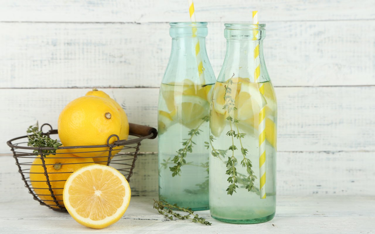 Kā pareizi dzert citronu ūdeni ziemā? Uzziniet, kā dzert citronu ūdeni ar atvēsinošu efektu, lai nesaltu.