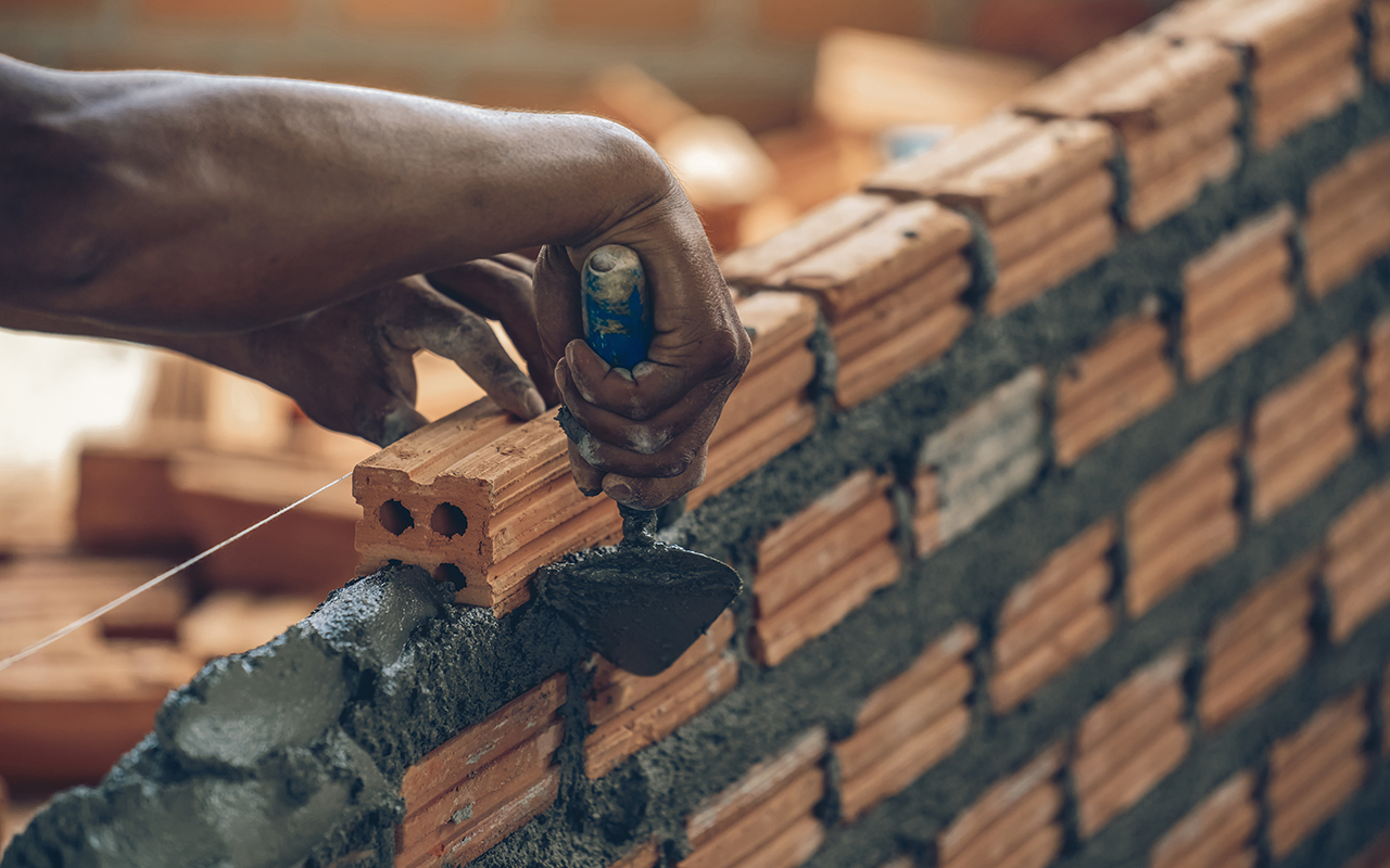 62 gadus vecais mūrnieks Pepe Kanjass: „Agrāk laulības ar mūrnieku nozīmēja nabadzību, bet tagad viņam ir laba alga un stabila finansiālā situācija”.