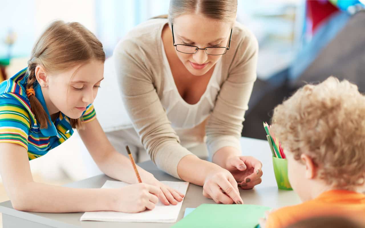 «Mana meita četrus gadus mācījās Montessori skolā, un tagad viņai ir nepieciešami privātpasniedzēji, lai atgūtu nokavēto.»