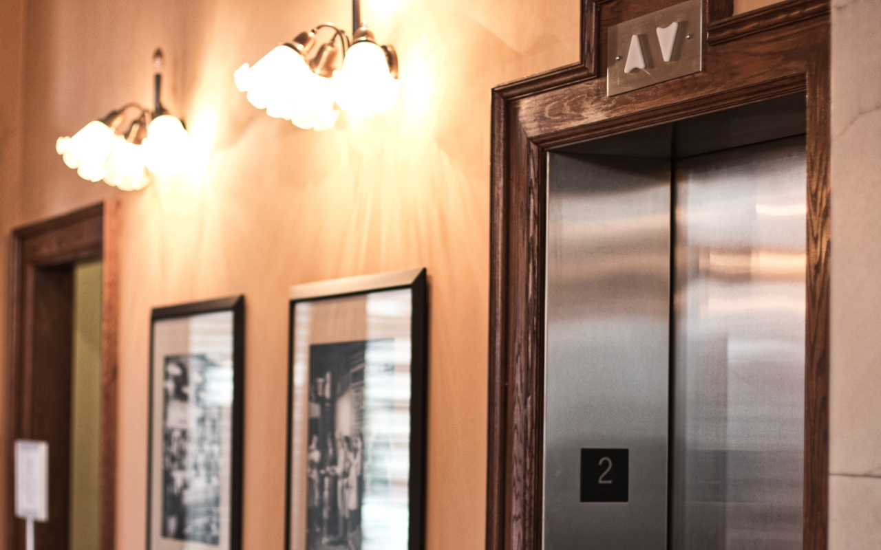 Vai, braucot ar liftu, vispirms jānospiež durvju aizvēršanas pogu vai stāva pogu? Kāds japāņu uzņēmuma vadītājs saka: „Šī nelielā darbība nosaka, cik lielā mērā jūs esat eksperts darba telpas organizēšanā”.