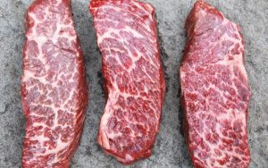 Nobela prēmijas laureāts medicīnā Haralds Curs Hausens: „Liellopa gaļas patēriņš ir augsts riska faktors viena no vēža veidu attīstībai, un jābūt uzmanīgiem ar piena lietošanu”.