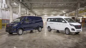 ES veic revolūciju automobiļu rūpniecībā: automobiļi par 25 % sastāv no pārstrādāta plastmasa, un tiek pārtraukta metāllūžņu eksportēšana.