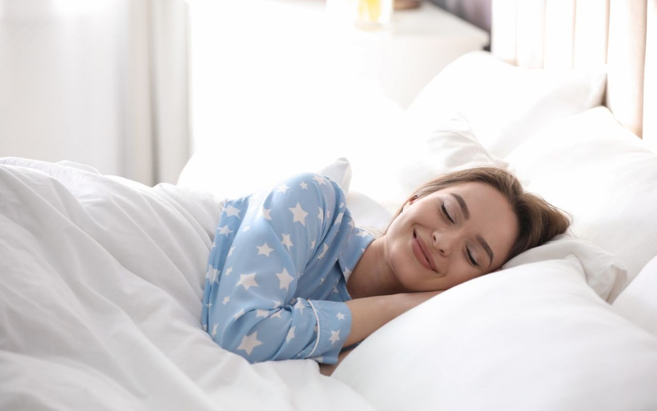 Psihologs Markos Apuds: „Miegs tukšā dūšā ir viena no ieradēm, kas visvairāk ietekmē dzīves kvalitāti”.