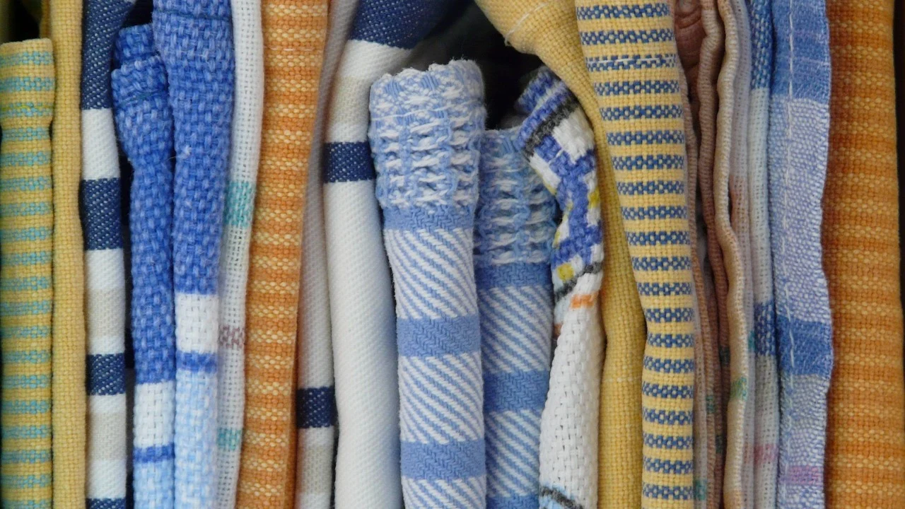 Ardievas, virtuves dvieļi: efektīva un gudra aizstājēja, kas arvien biežāk sastopama mājās visā pasaulē.