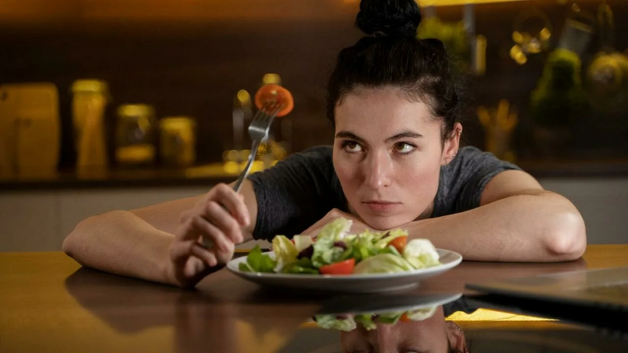 Uztura eksperts: «Vakariņot pēc pulksten 9 vakarā un brokastot pirms pulksten 9 no rīta ir kaitīgi veselībai».