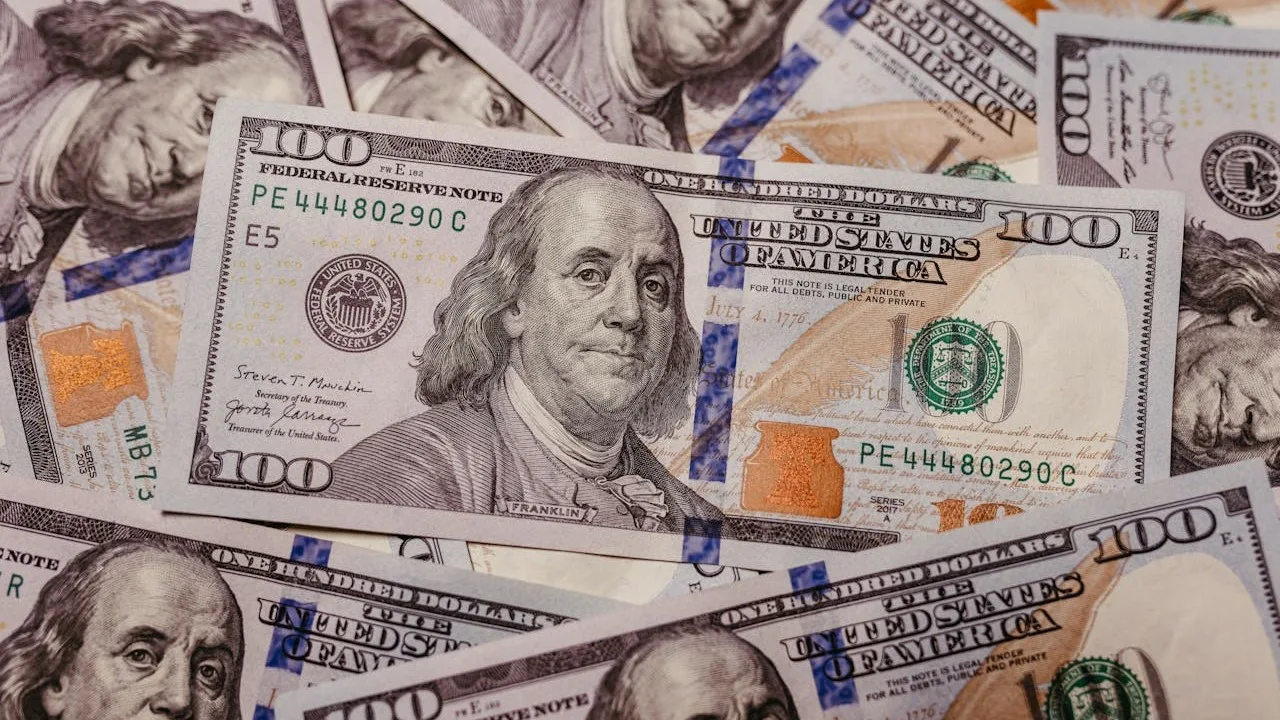 Dolāri ar mazu ciparu: Bank Nación paziņo, ka pēc nodokļu neapliekamības likuma stāšanās spēkā pieņems banknotes jebkuras nominālvērtības.