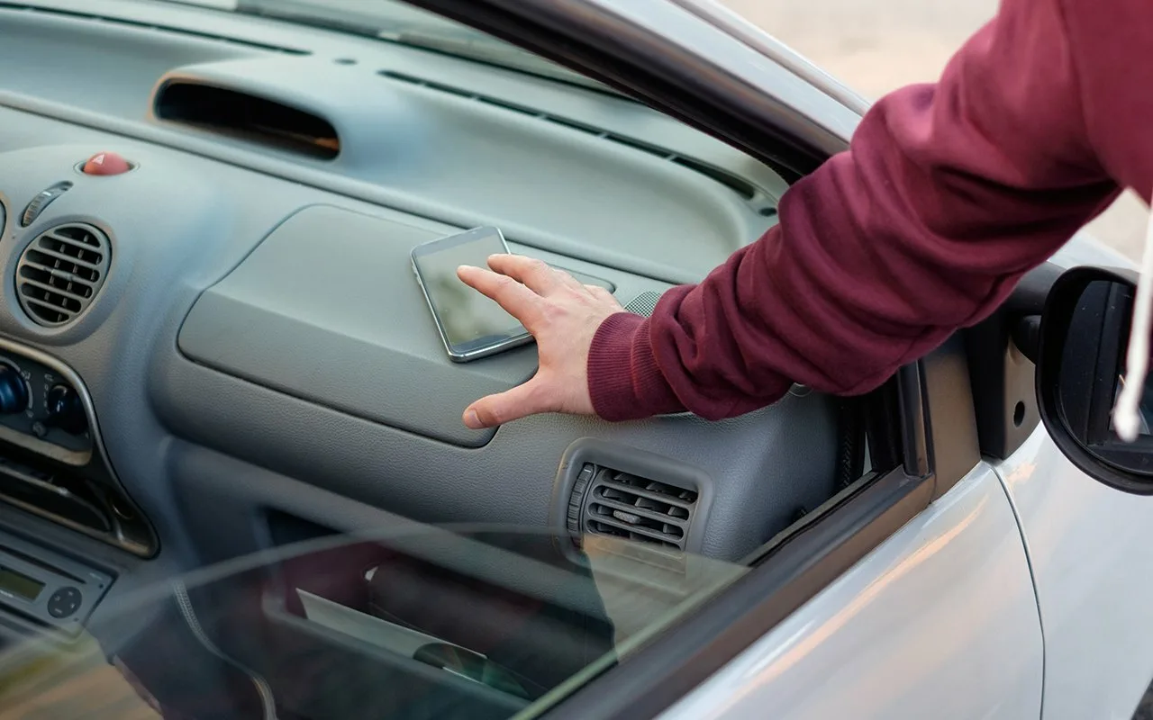 19 gadus vecs vīrietis Tartu tika aplaupīts, mēģinot pārdot iPhone caur Facebook Marketplace