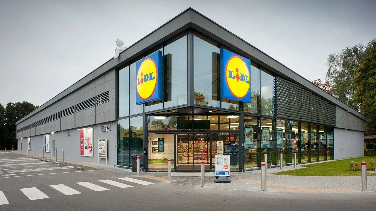 Lidl lūdz atgriezt šos Ziemassvētku našķus – tie var saturēt plastmasu.