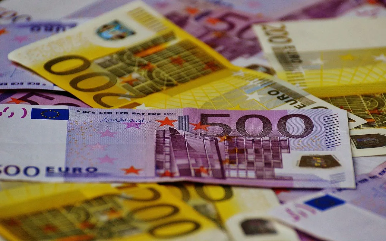 Kvalificēts darbinieks: „Sākotnējā alga 2600 eiro pirms nodokļu atskaitīšanas ir vienkārši smieklīga.”