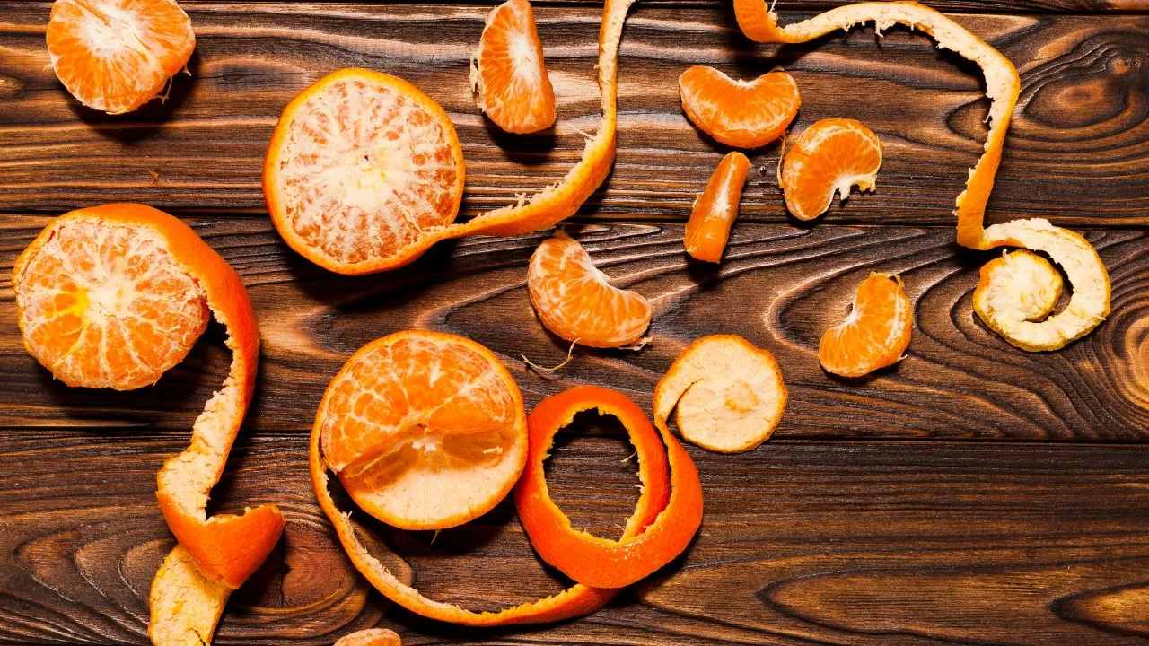 Apelsīnu miziņa un krustnagliņas: kāda ir to uzglabāšanas mājās burciņā lietderība?