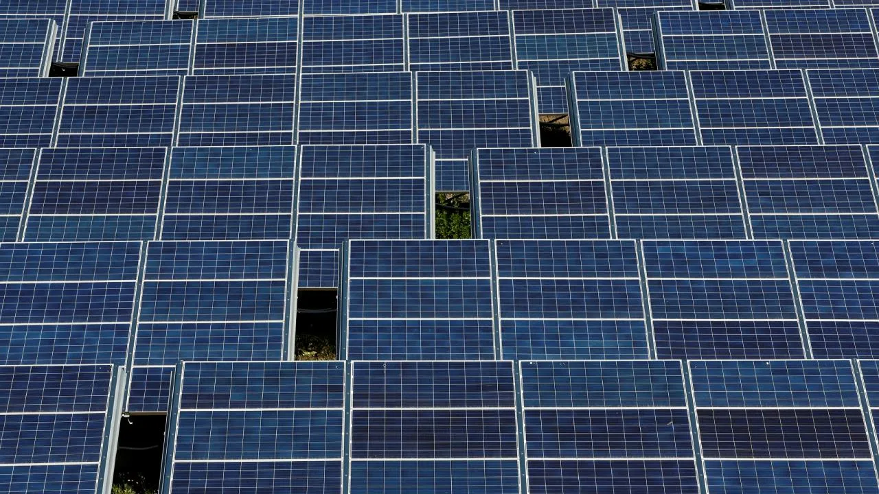 Saules brīnums neizdevās kā plānots: Spānija ražo vairāk elektroenerģijas, nekā spēj saražot.