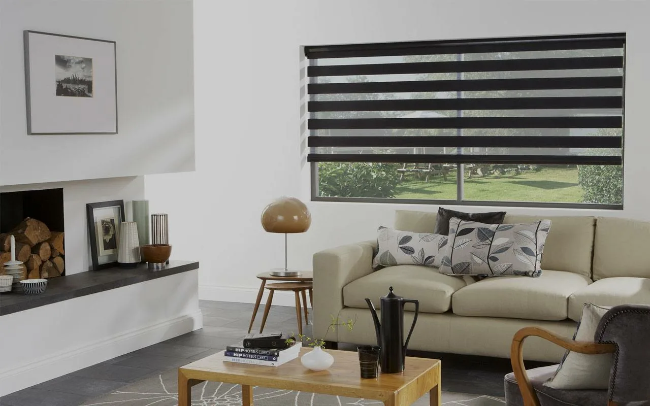 Latvijas iedzīvotājiem tiek stingri ieteikts no šī brīža aizvērt aizkari un žalūzijas: brīdinājumi jau ir spēkā septiņos reģionos.