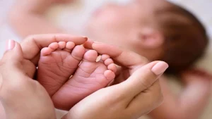 Likums par civilstāvokļa reģistrēšanu ir atcelts: tagad mātes var pieprasīt, lai viņu bērni no dzimšanas lietotu viņu uzvārdu.