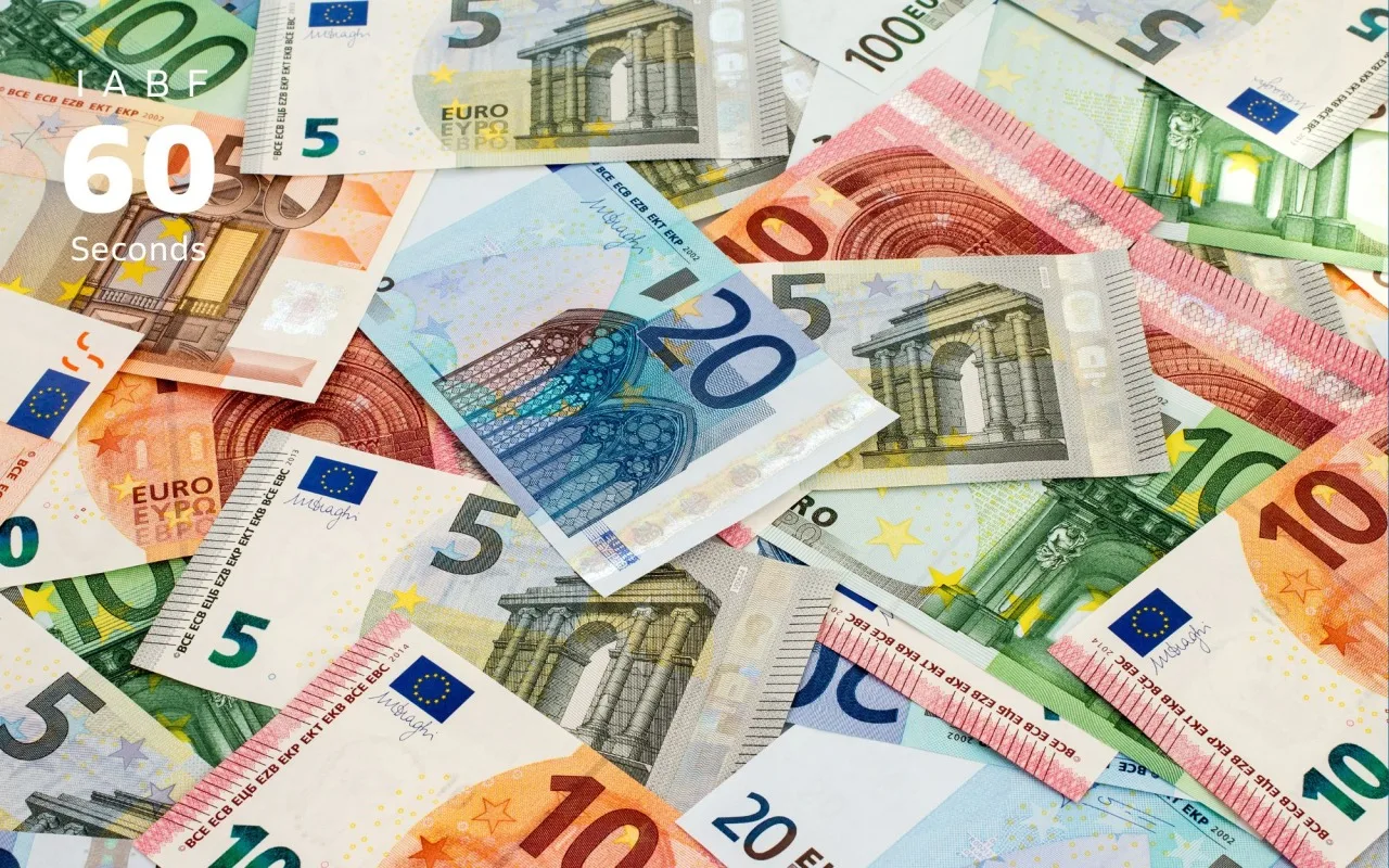 Kad mājkalpotājiem ir jāizmaksā Ziemassvētku prēmija un kā tā tiek aprēķināta 2025. gada decembrī?