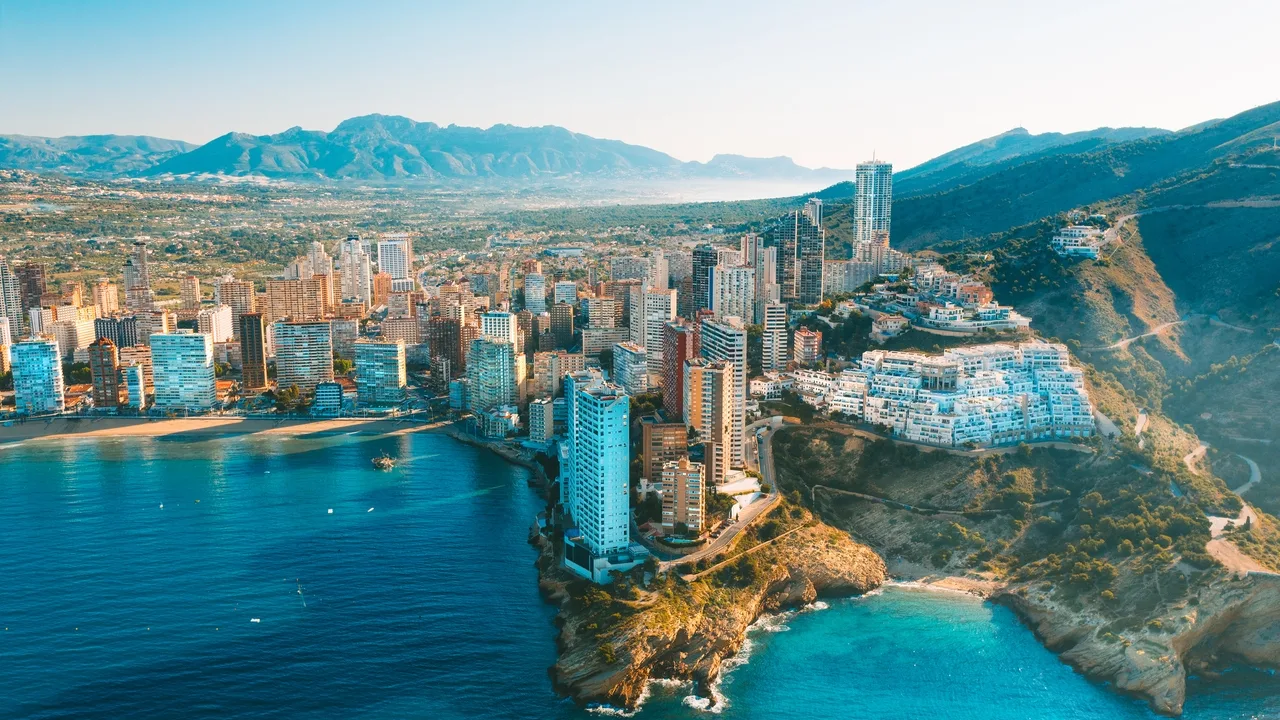 Agrāk šī bija sapņu vieta atpūtai. Tagad tā ir pamesta pilsēta ar savvaļas pludmalēm.