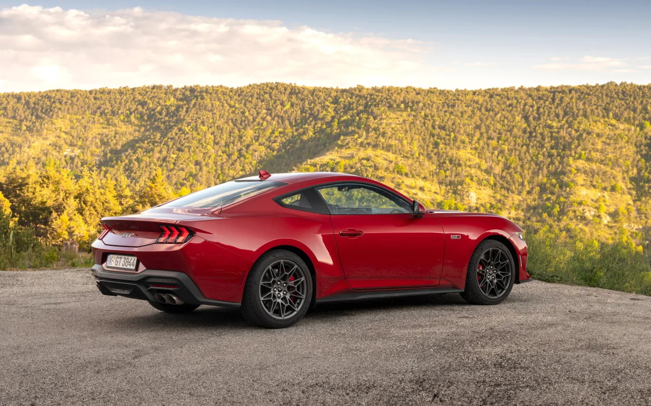 Kāpēc Ford Mustang GTD īpašnieki nevar vadīt savu automašīnu pirmajos 30 īpašuma dienās