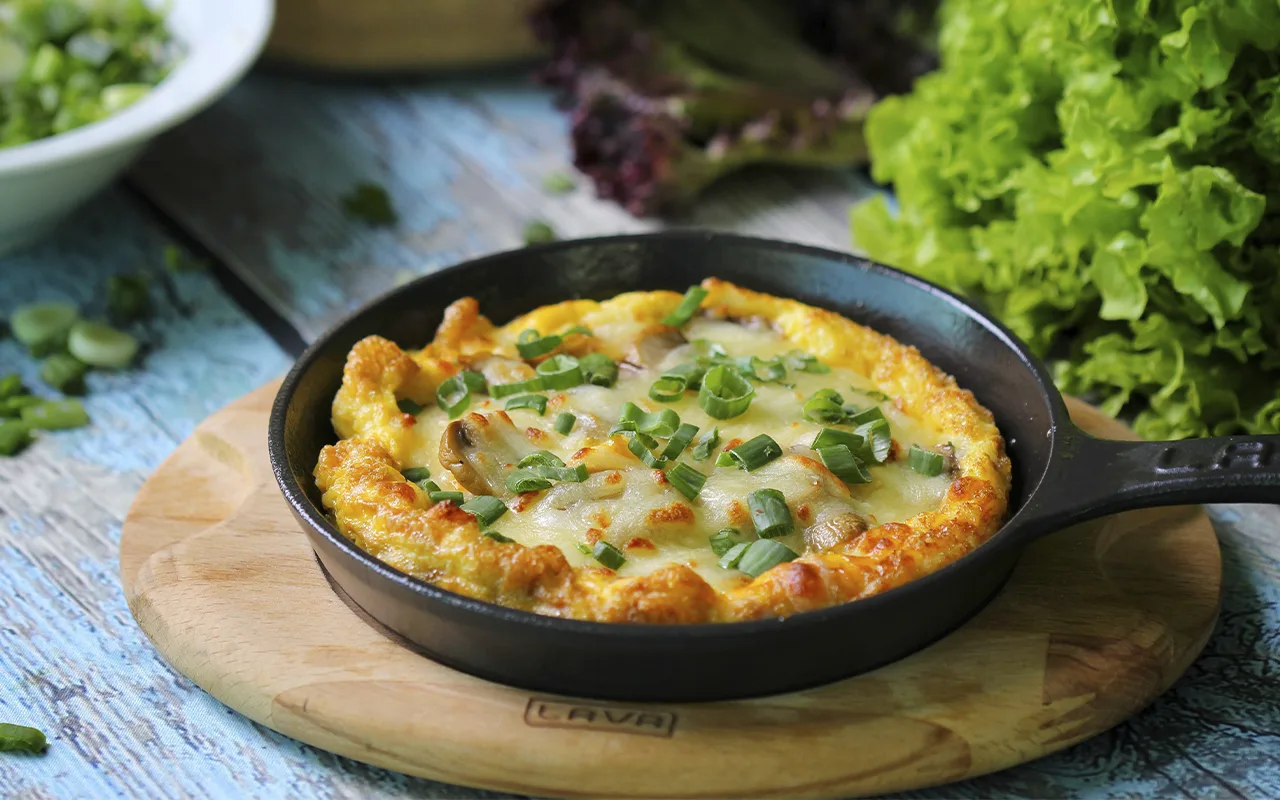 Vienkārša sastāvdaļa, kas padara omleti garšīgāku par 20 dolāru vērtu brokastu