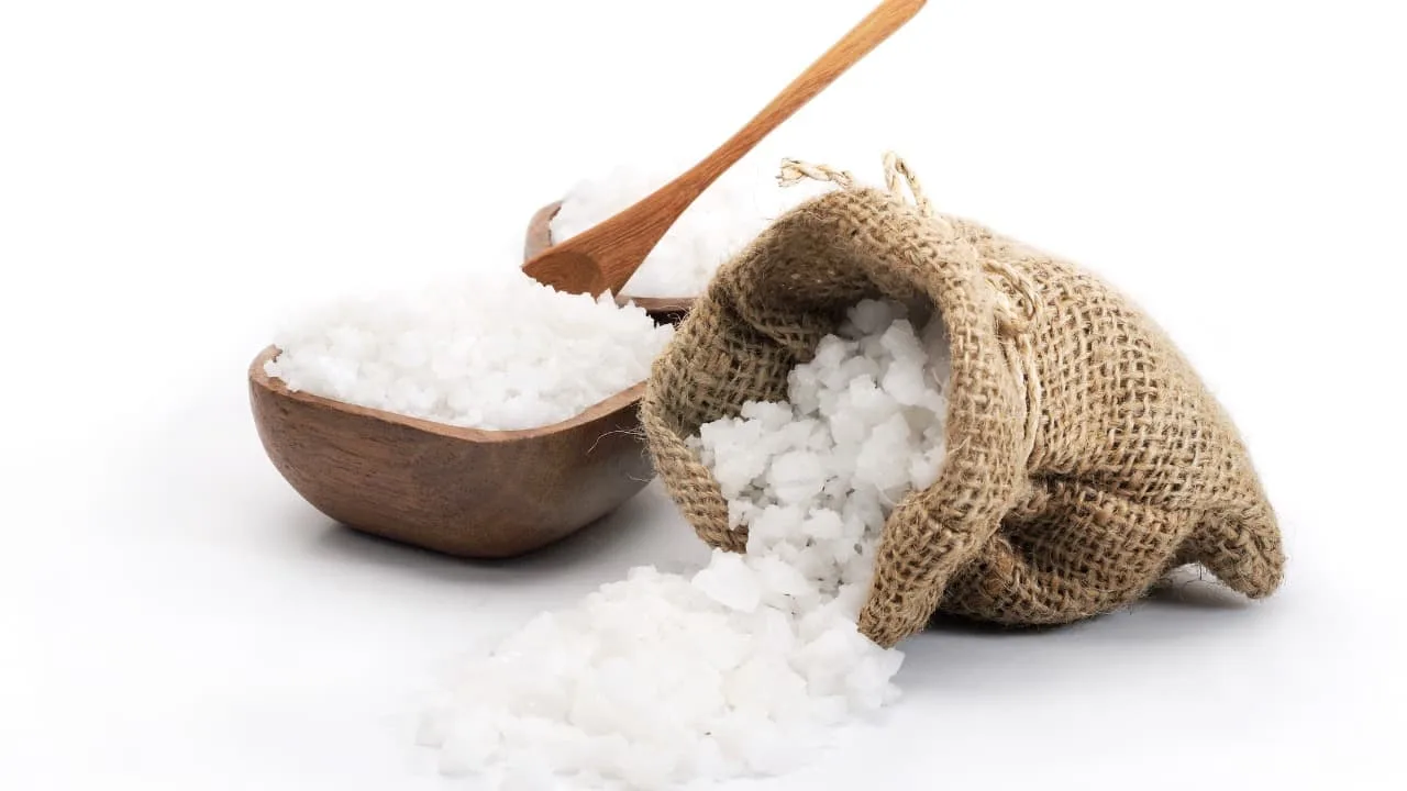 Pašreizējā tendence: kāpēc pie ieejas durvīm jākarājas maiss ar rupju sāli un kāpēc tas ir ieteicams?