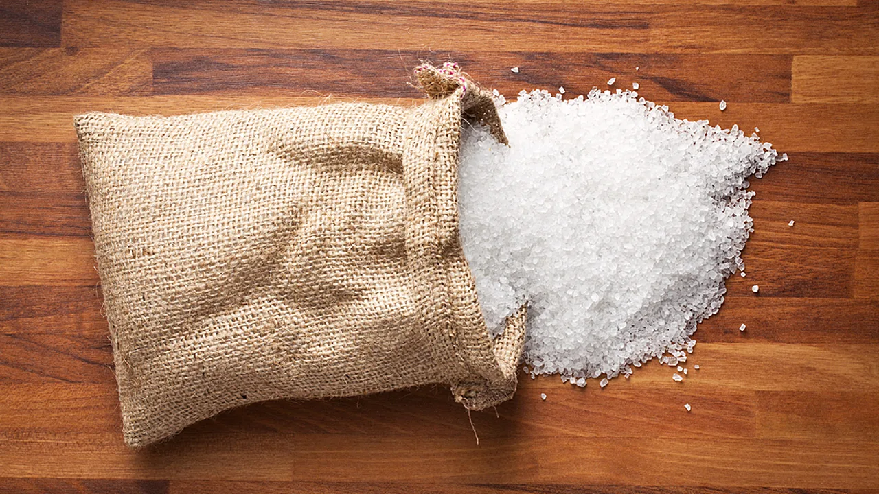 Pašreizējā tendence: kāpēc pie ieejas durvīm jākarājas maiss ar rupju sāli un kāpēc tas ir ieteicams?