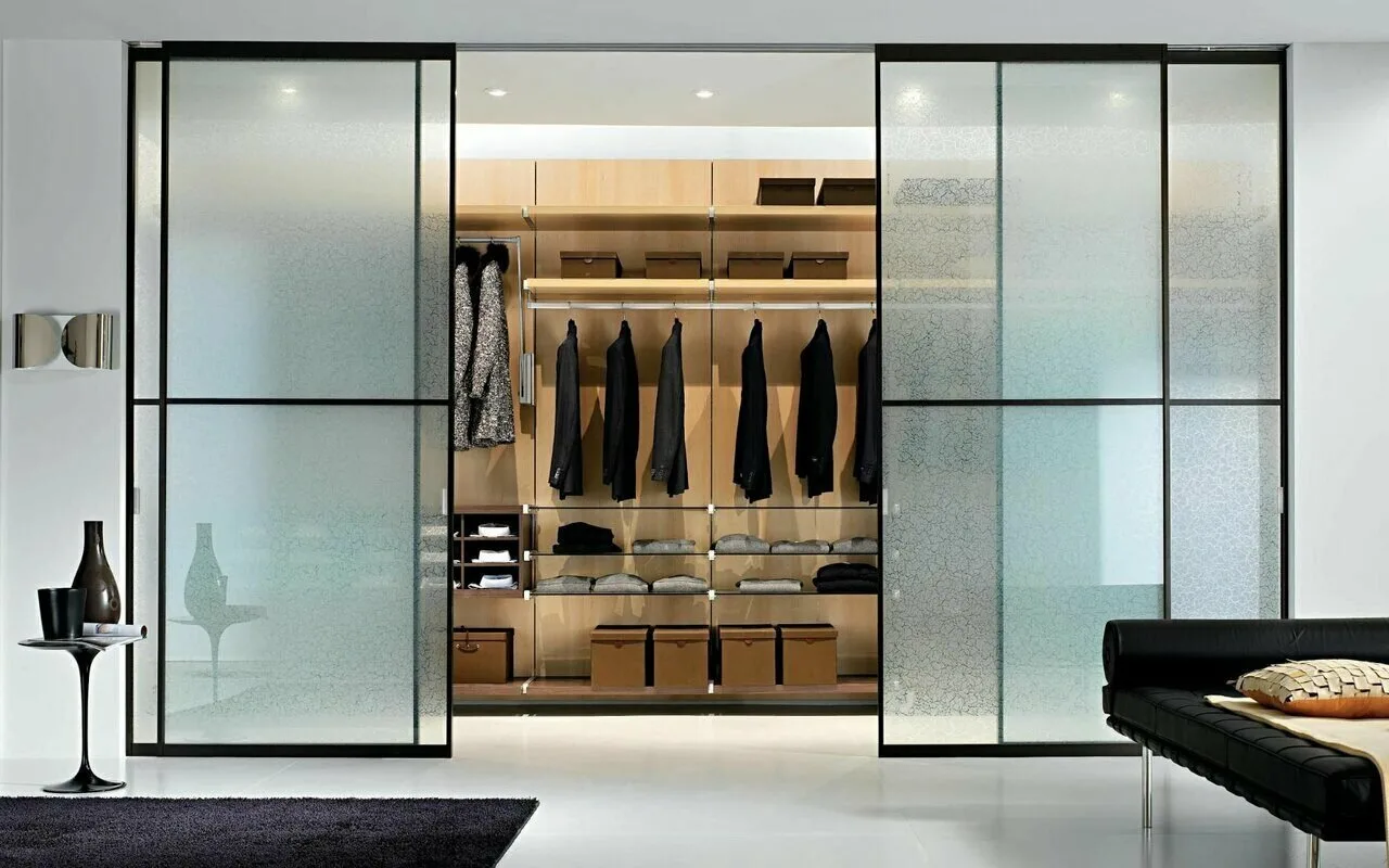 Apģērbu kopšana: aizmirstiet par naftalīna lodītēm — izmantojiet šīs divas dabiskās zāles, kas atbaida molus.