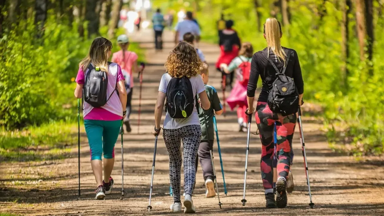 Vai iešana palīdz palielināt muskuļu masu, samazināt tauku daudzumu vai abas šīs lietas?