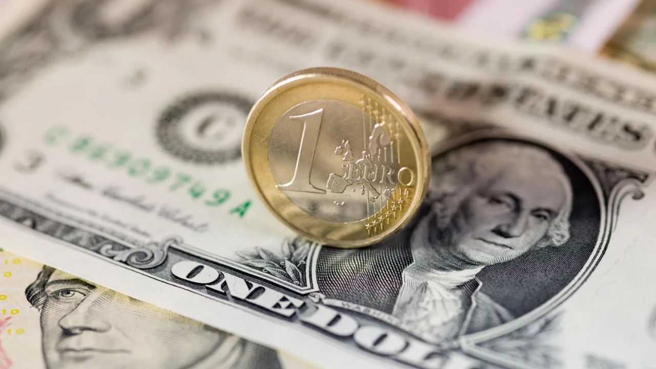 Cik dolāru maksā viens eiro šodien, 26. decembrī?