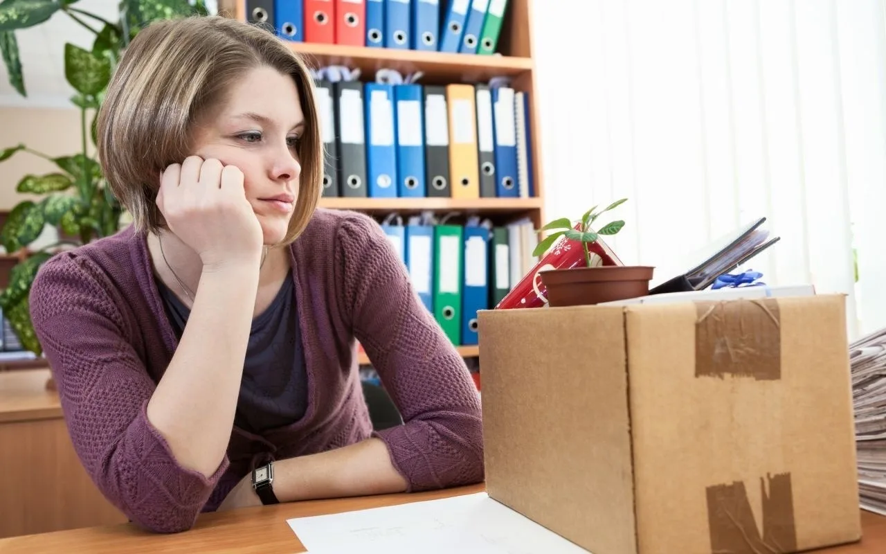 Nolēmumi Kompensācija par morālo kaitējumu tiek piešķirta darbiniekam, kurš pēc darba devēja informēšanas par jaunu slimības lapu tika negaidīti atlaists.