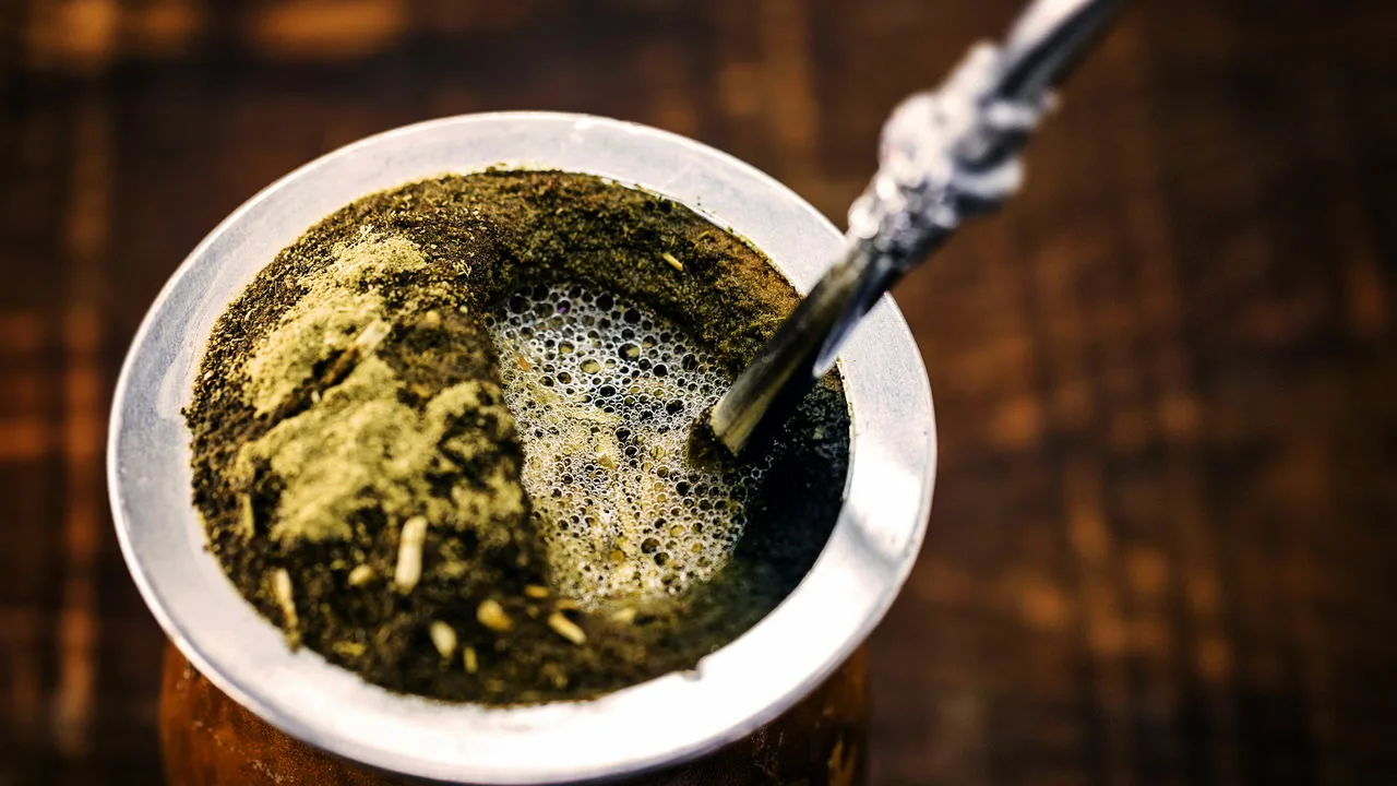 Atvadieties no noguruma: zāles, ko var pievienot dzērienam, lai palielinātu enerģiju un koncentrēšanās spējas.