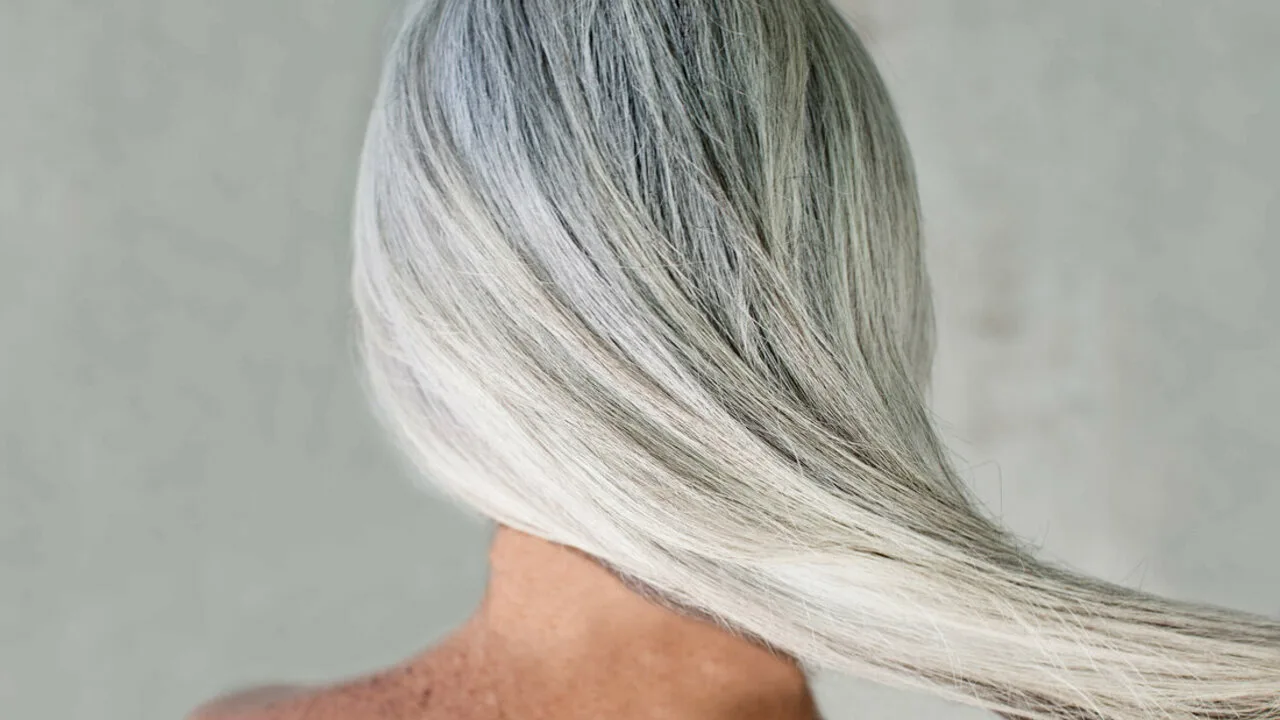 Pretendente nolēma nekrāsot matus, un pret viņu attiecas citādi darba intervijās.