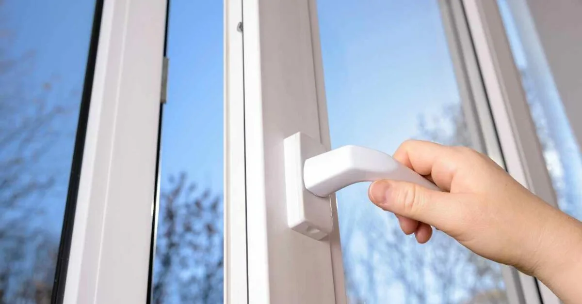 Kāpēc patiesībā nav ieteicams vēdināt māju ziemā no plkst. 8 līdz 10 no rīta