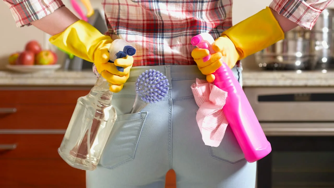 Vairs nav nepieciešams meklēt: labākais veids, kā iztīrīt traukus, lai tie svētku laikā izskatītos kā jauni.