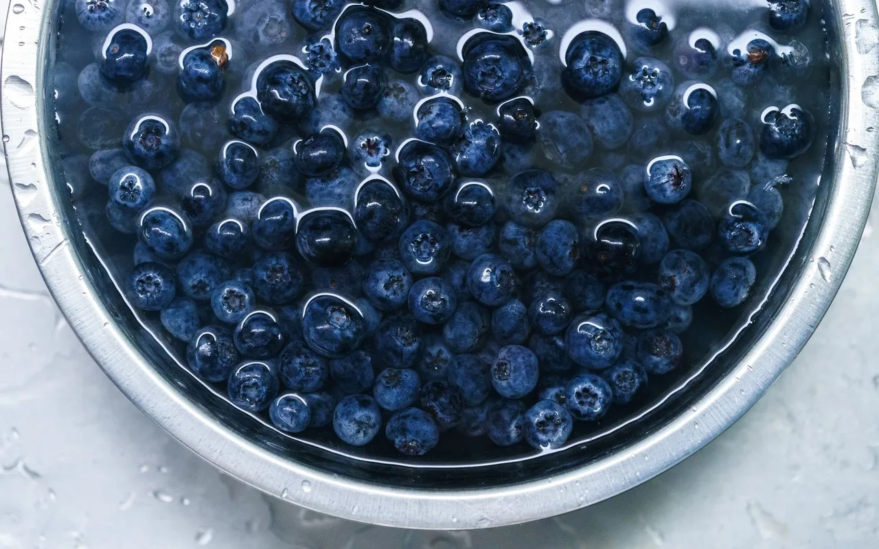 Labākais veids, kā attīrīt mellenes no pesticīdiem un novērst pelējuma veidošanos