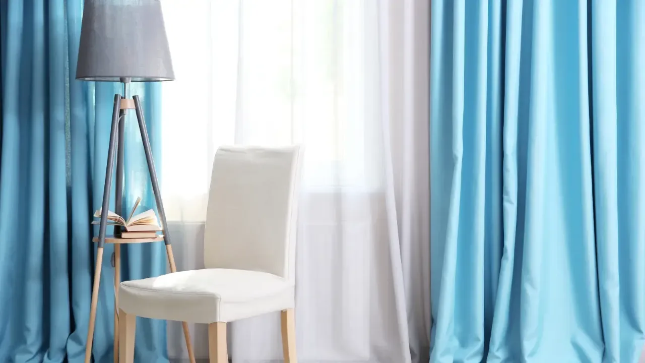 Aizkaru mazgāšana pirms svētkiem. Izmēģiniet šo mājas metodi, un tie būs svaigi un tīri līdz pat pavasarim.