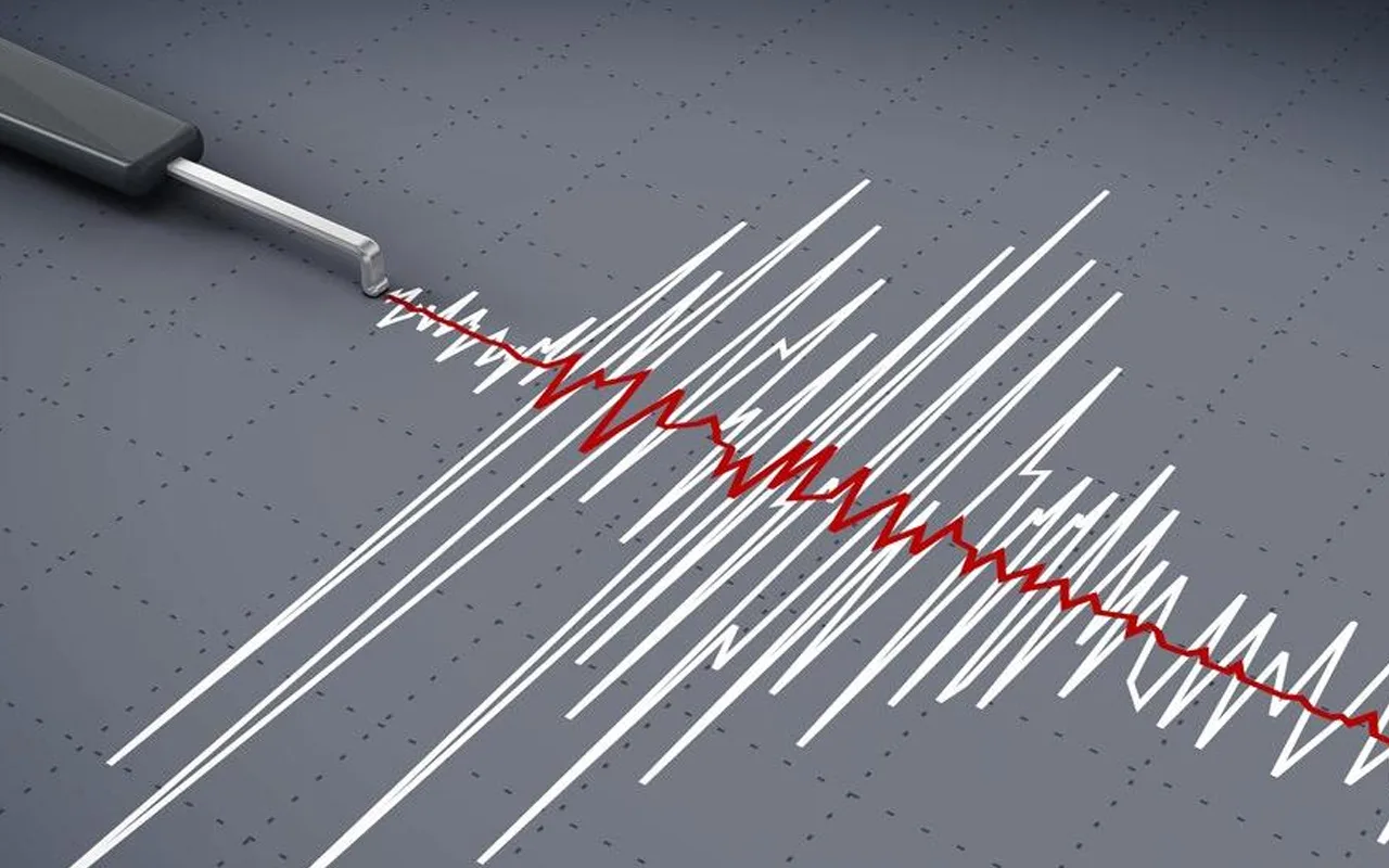 7,6 magnitūdas zemestrīce Japānā izraisīja cunami brīdinājumu un 90 000 cilvēku evakuāciju
