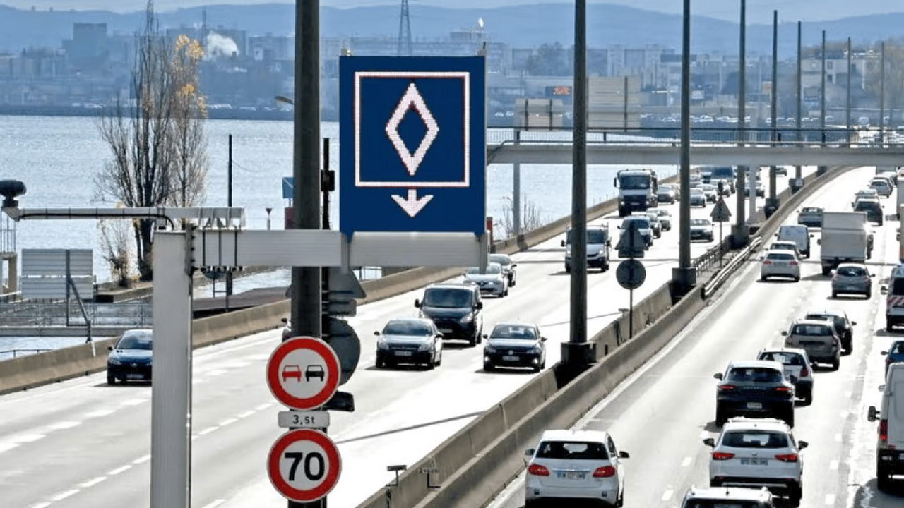 Eiropā sāka izmantot jaunu ceļa zīmi: ko nozīmē rombveida ceļa zīme?