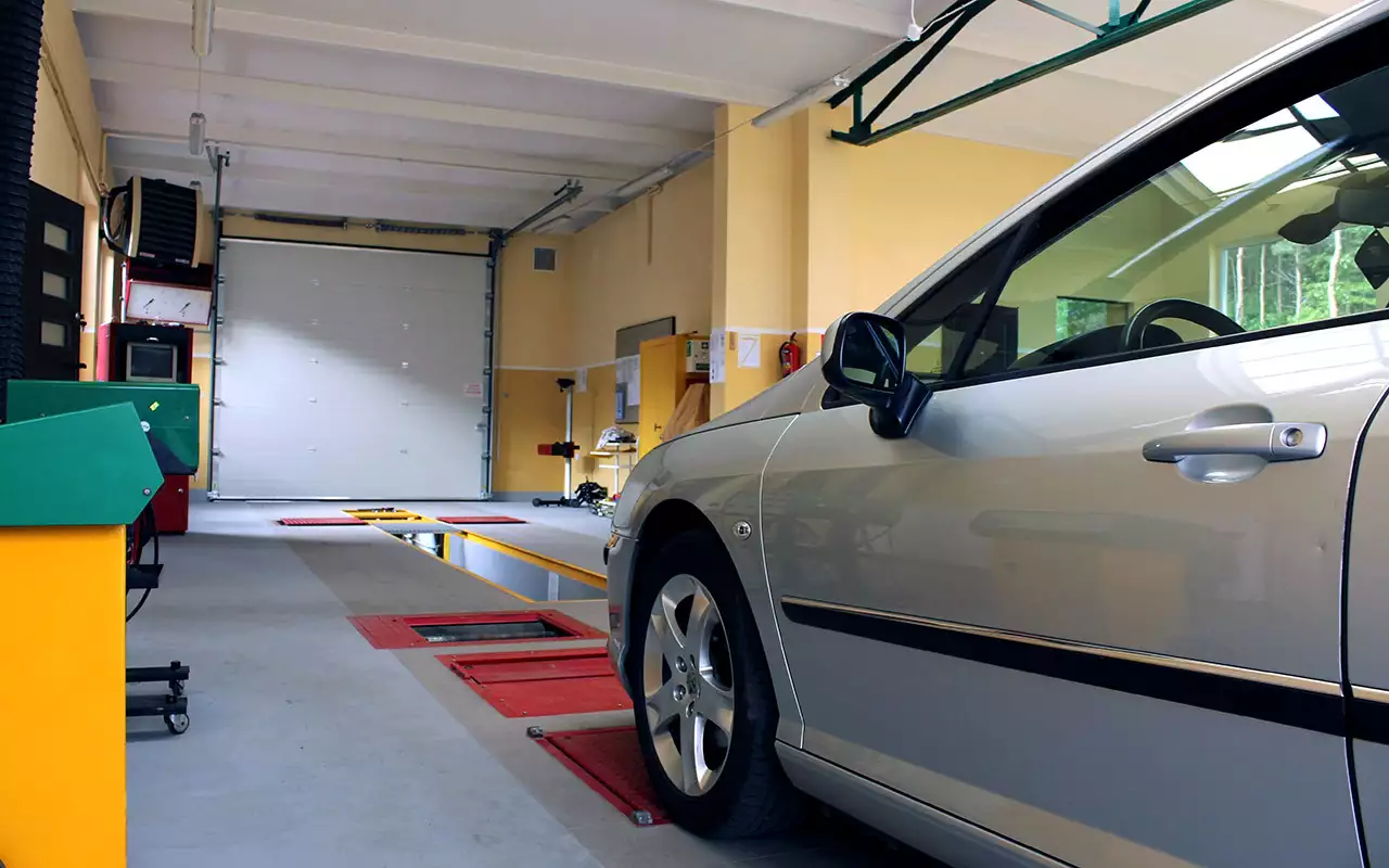 Atteikšanās no ikgadējās tehniskās apskates automašīnām, kas vecākas par 10 gadiem. Kāpēc ES transporta ministri noraida šādu drošības pasākumu?