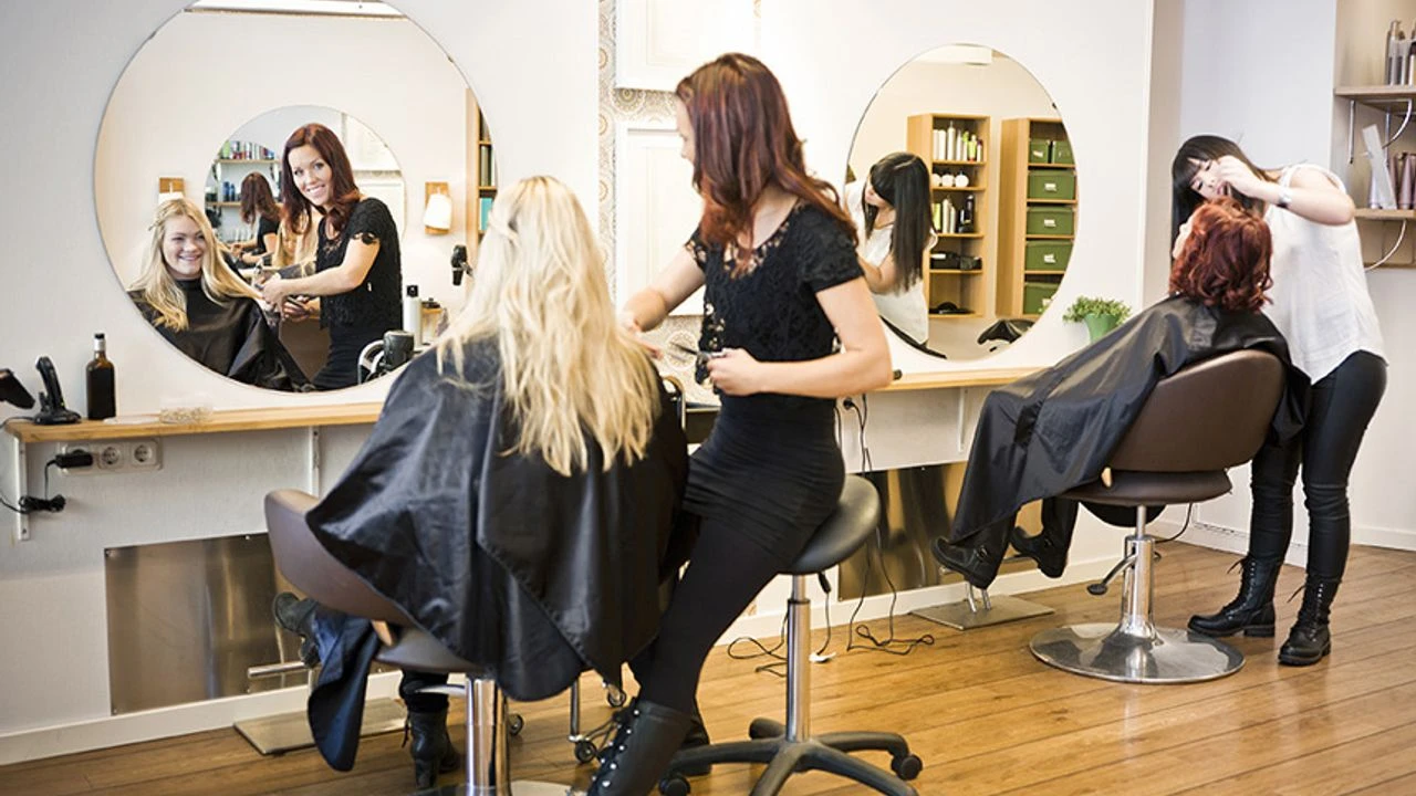 Man gandrīz bija sirdslēkme frizētavā, lai gan apkalpošana bija laba.