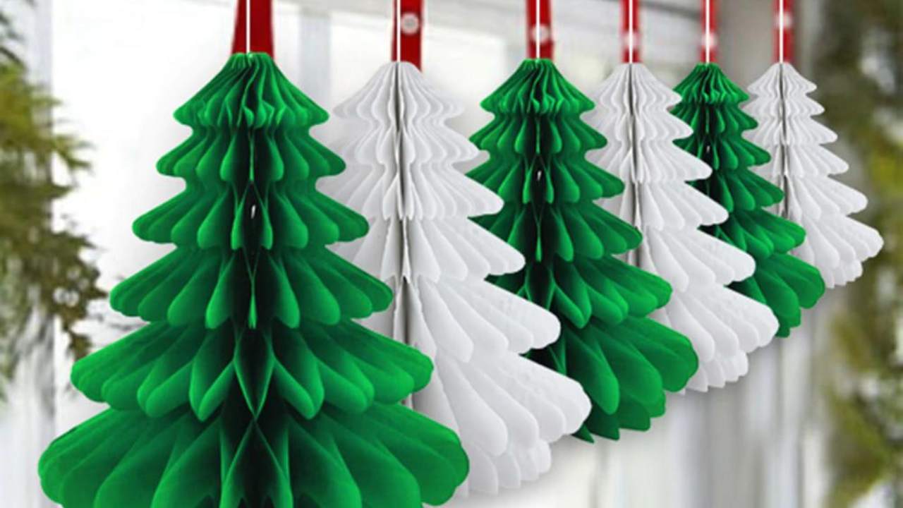 Ziemassvētku rotājumu krāsa, ko ieteicams izmantot, lai piesaistītu pārpilnību.