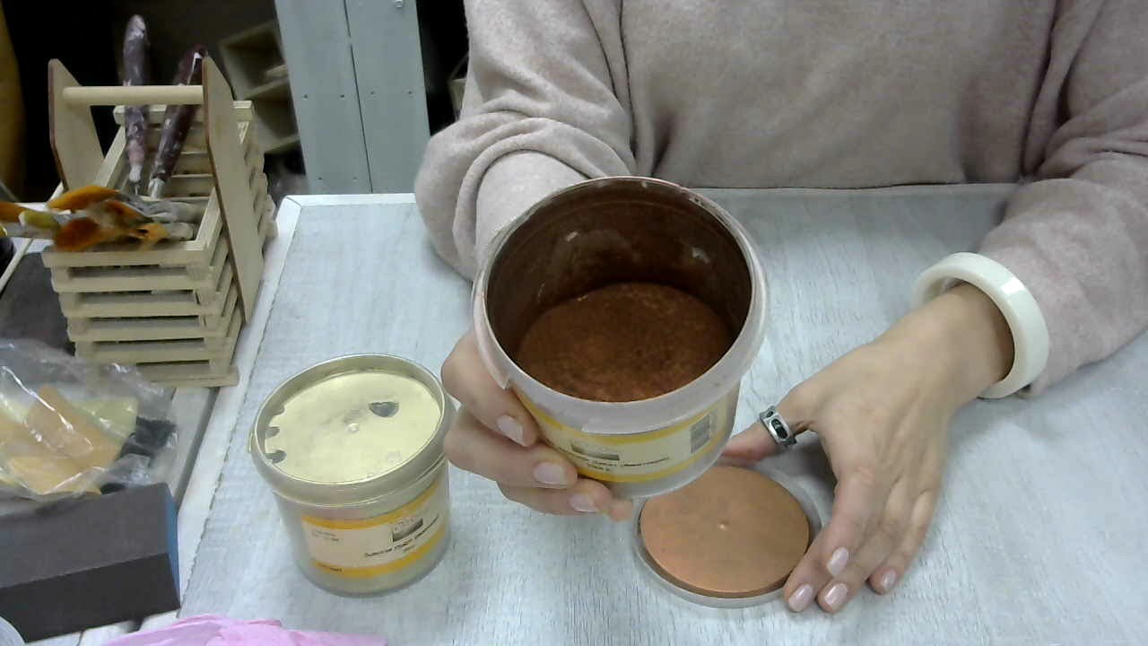 Kā ātri pagatavot mājas laku: piemērota gleznošanai un rokdarbiem.