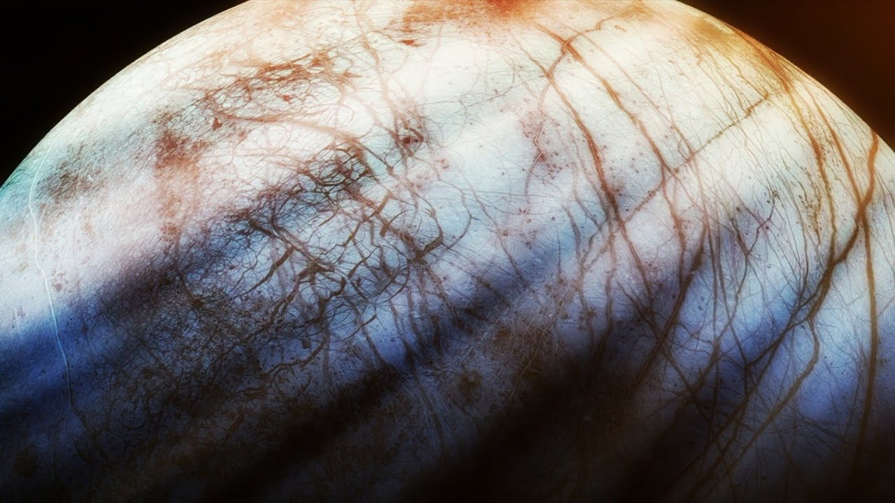 Uz Jupitera pavadņa Eiropas virsmas tika pamanīts milzīgs melns “zirnekļveidīgs objekts”.