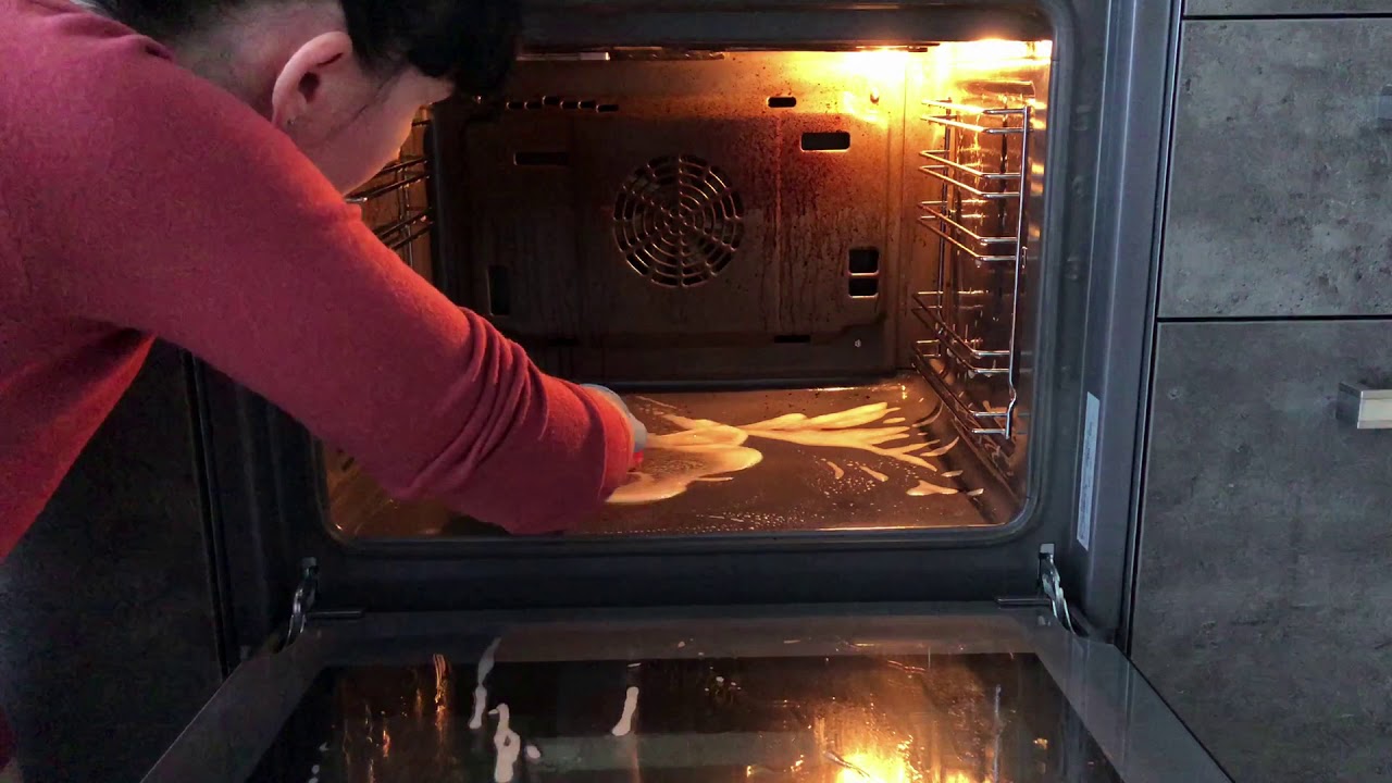 Kā viegli iztīrīt cepeškrāsni pēc Ziemassvētku vakariņām