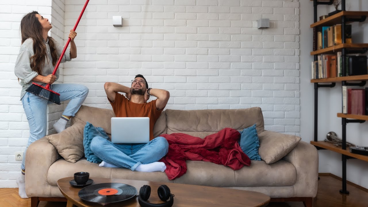 Pietiek ar vienkāršu skrūvi: šis izgudrojums palīdzēs jums vairs nedzirdēt kaimiņus mājā.