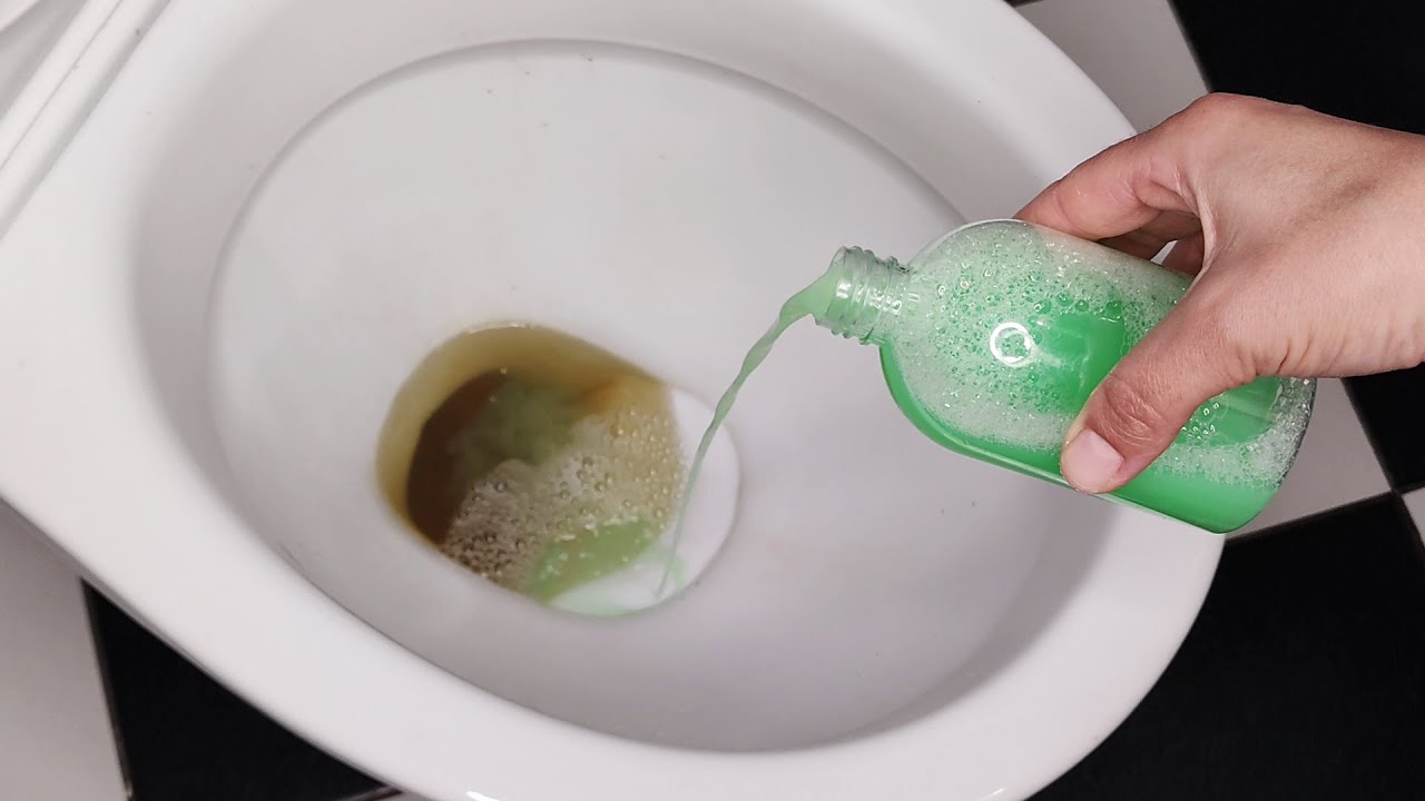 Ne balinātājs, ne pārtikas soda: labākais veids, kā noņemt traipus no izlietnēm un tualetes podiem.