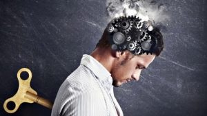 Kad smadzenes aizsargājas, uzbrūkot pašas sev: slēptā pašsabotāžas nozīme.