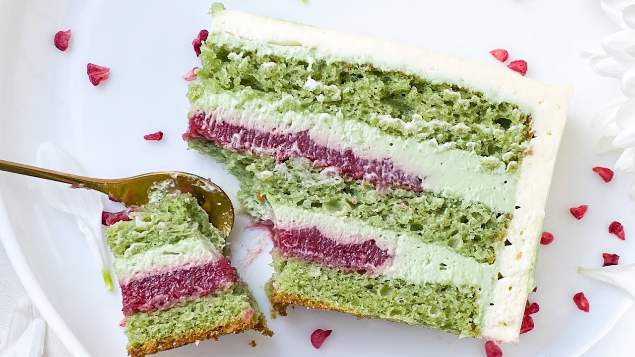 Lidl veikalu tīklā tiek pārdots pašu ražots karaliskais kūka ar fistažu krēmu, kas maksā mazāk nekā 9 eiro.