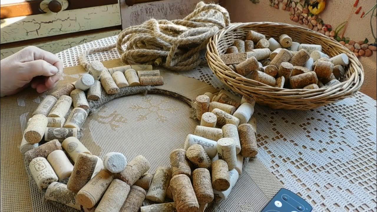 Ja esat saglabājuši vīna korķus, nemetiet tos prom: 3 idejas mājas dekorēšanai Jaunajam gadam 2026